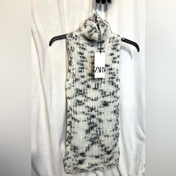 🖤🖤ZARA Knit Sleeveless Turtleneck Sweater
Top - Size S - NWT - Picture 4 of 10